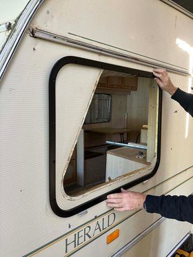 550 x 900 RV / Caravan / Van / Horse truck Windows