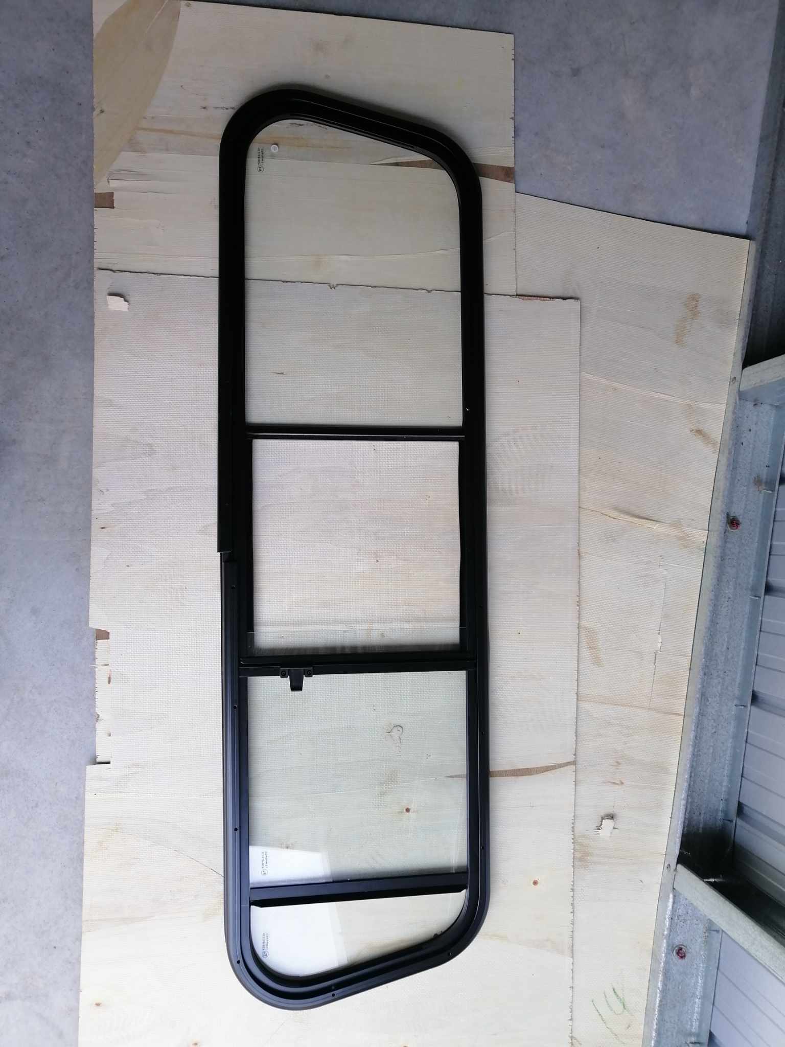 Sliding window - clear glass - Ute style 1200 long x 300 wide
