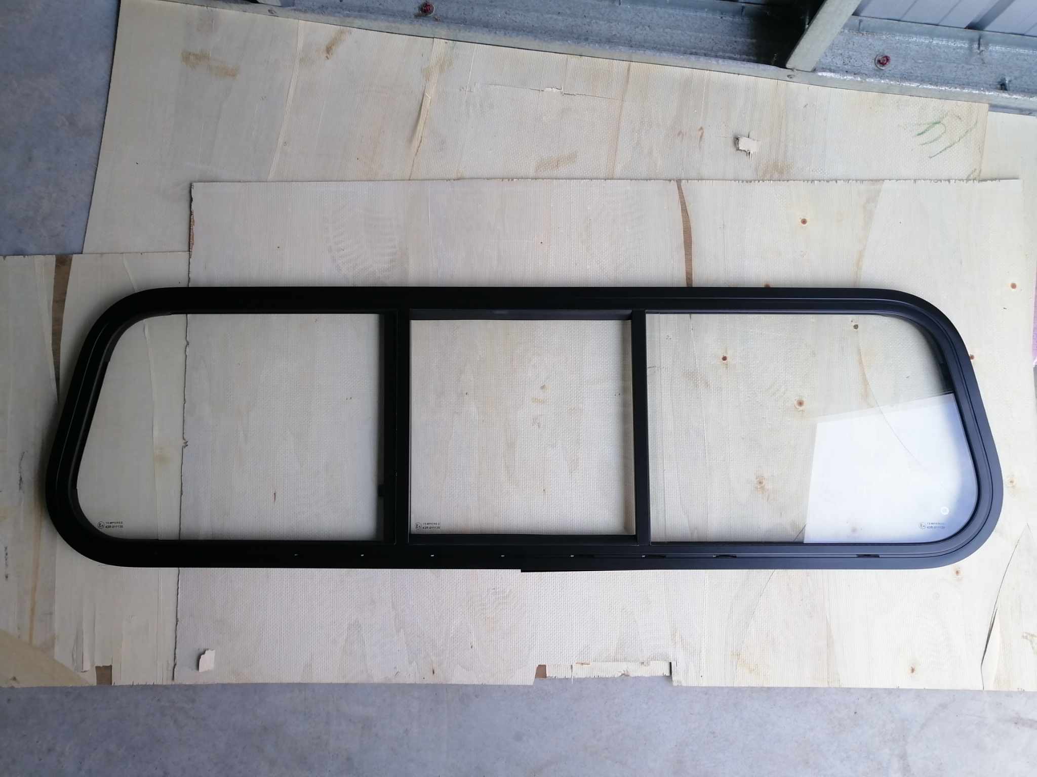 Sliding window - clear glass - Ute style 1200 long x 300 wide