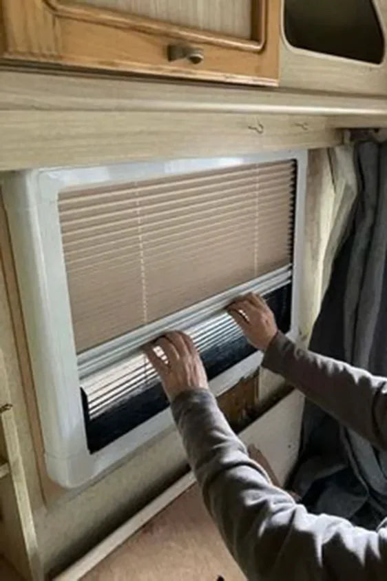 550 x 900 RV / Caravan / Van / Horse truck Windows