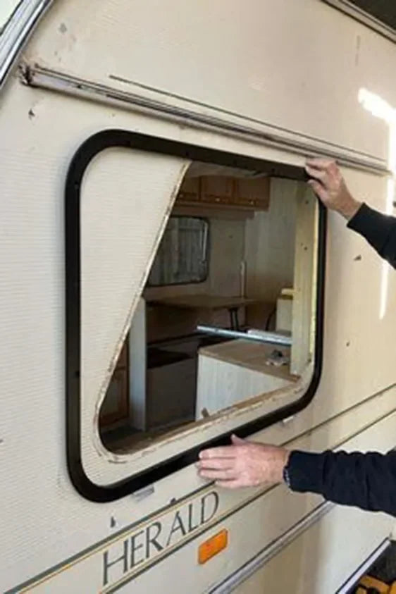 550 x 900 RV / Caravan / Van / Horse truck Windows