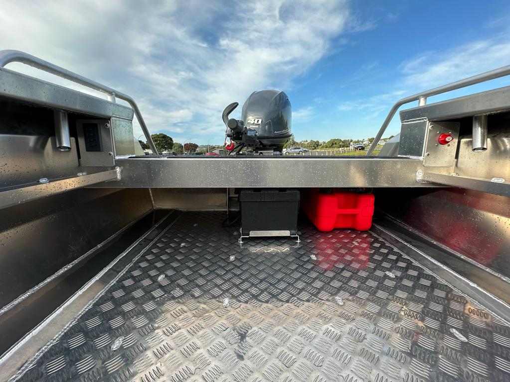 Hydrolab Marine 4.1m  Boxer, Side Console