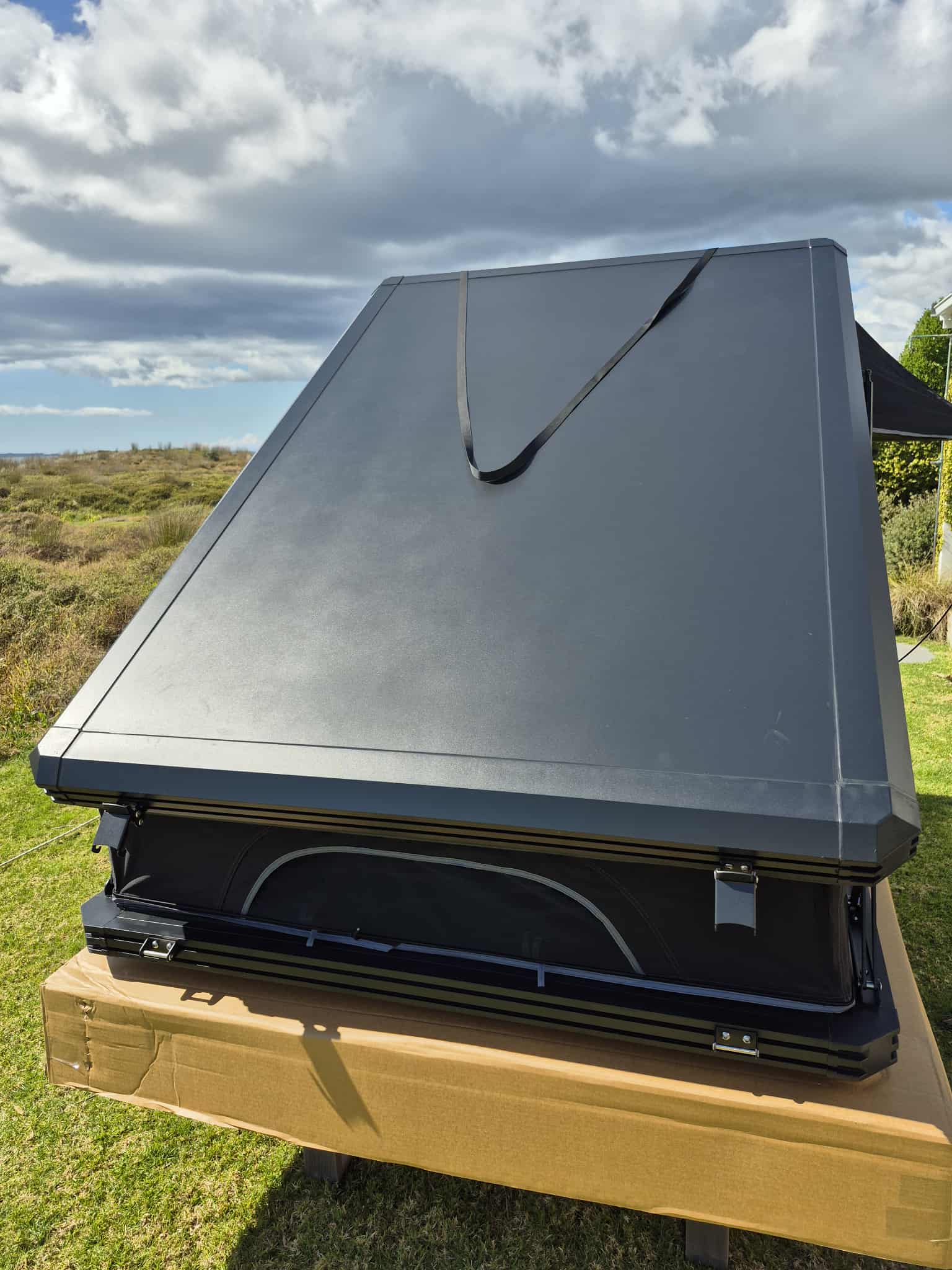 Rooftop tent - X Hinge